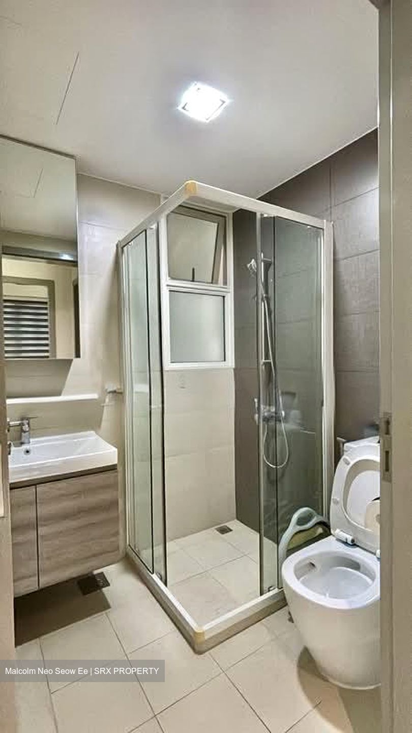 Vacanza @ East (D14), Condominium #539462281